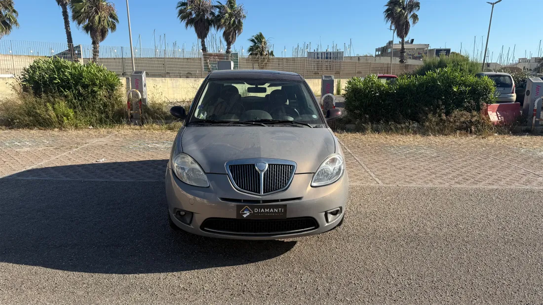 Lancia Ypsilon Platinum — foto 1